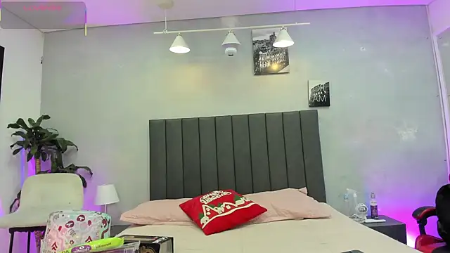 kendra london online show from January 6, 2026, 11:14 am