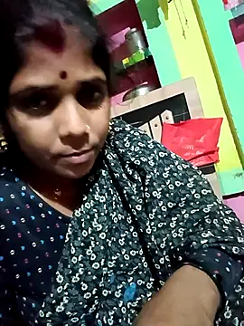 Snapshot of Simmy_hot chatting on November 4, 2025, 6:18 pm Simmy hot online show from November 4, 2025, 6:18 pm