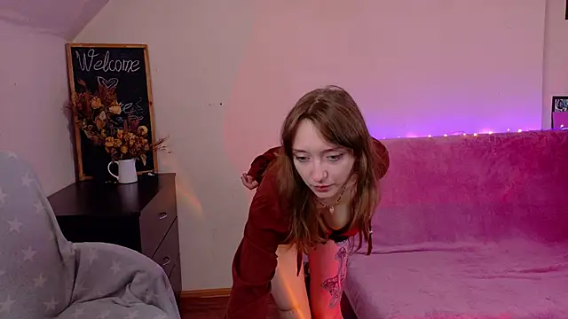 Snapshot of TinyMuse_ chatting on November 9, 2025, 9:40 am TinyMuse online show from November 9, 2025, 9:40 am