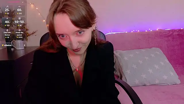 Snapshot of TinyMuse_ chatting on November 18, 2025, 6:23 pm TinyMuse online show from November 18, 2025, 6:23 pm