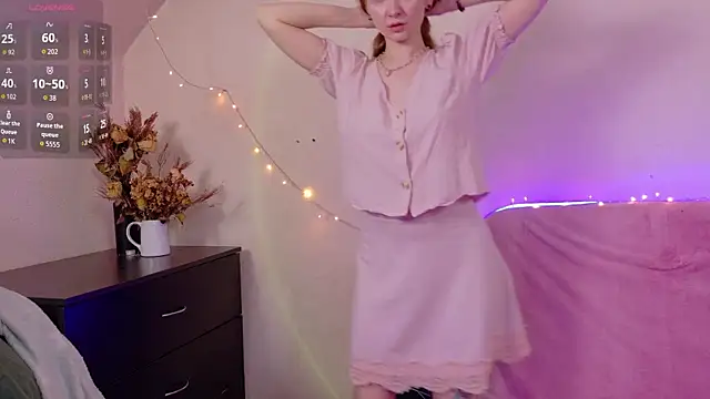 Snapshot of TinyMuse_ chatting on November 20, 2025, 11:43 am TinyMuse online show from November 20, 2025, 11:43 am