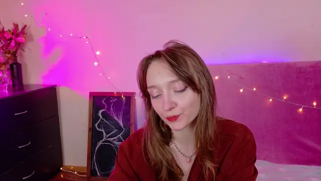 Snapshot of TinyMuse_ chatting on November 25, 2025, 2:06 pm TinyMuse online show from November 25, 2025, 2:06 pm