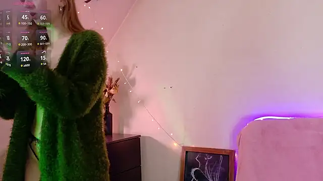 Snapshot of TinyMuse_ chatting on December 2, 2025, 5:30 pm TinyMuse online show from December 2, 2025, 5:30 pm