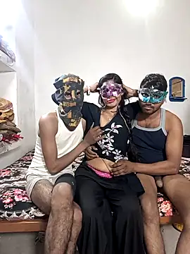 Snapshot of Real-Family chatting on December 4, 2025, 5:21 pm Real-Family online show from December 4, 2025, 5:21 pm