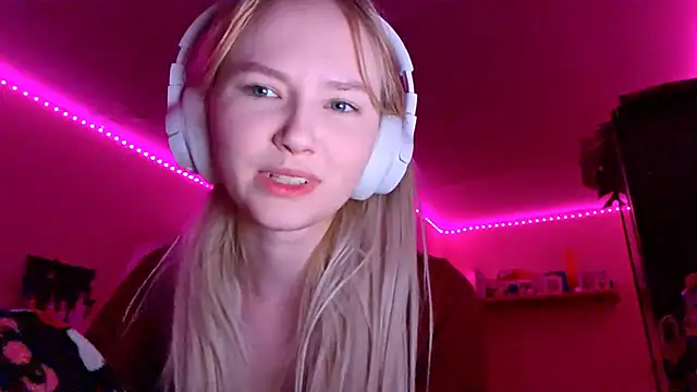 KarinRobertson online show from November 21, 2025, 6:50 pm