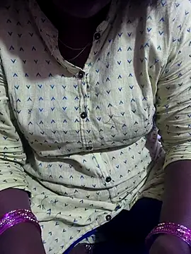 Snapshot of hyd_couple7878 chatting on February 1, 2026, 1:15 am hyd couple7878 online show from February 1, 2026, 1:15 am