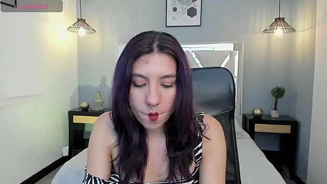 Snapshot of zoe-moreau chatting on March 2, 2026, 8:26 pm zoe-moreau online show from March 2, 2026, 8:26 pm