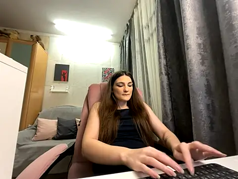 HelgaMun online show from November 13, 2025, 5:50 am