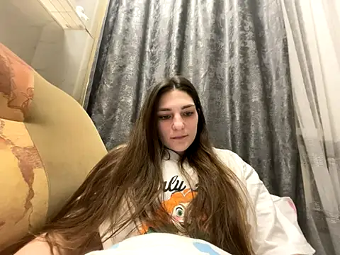 HelgaMun online show from November 28, 2025, 3:53 am