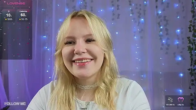 Mila wxw online show from November 8, 2025, 1:22 pm