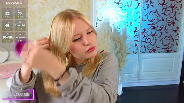 Mila wxw online show from November 27, 2025, 12:40 pm