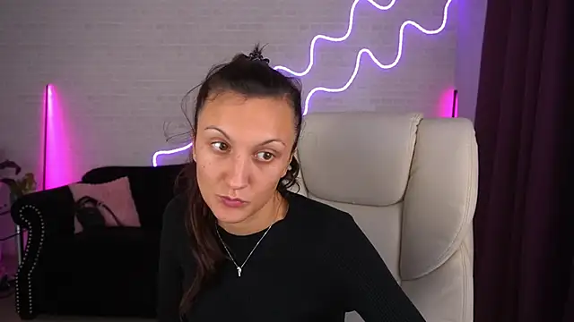 Snapshot of ZafiraMoonn chatting on November 4, 2025, 8:46 am ZafiraMoonn online show from November 4, 2025, 8:46 am