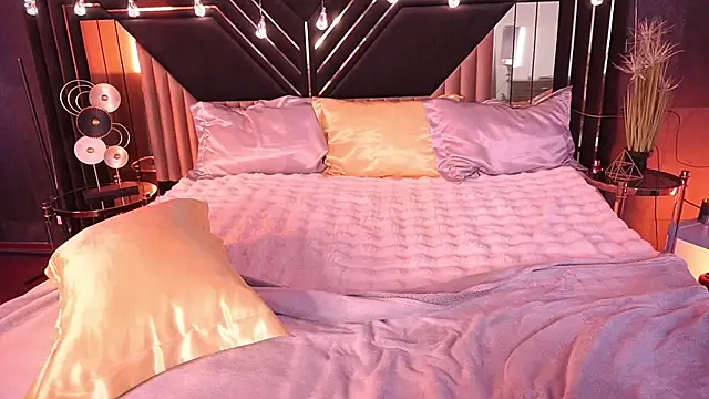 ZafiraMoonn online show from December 23, 2025, 7:17 am