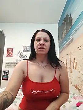 Snapshot of SugarDiamonds chatting on June 22, 2026, 6:21 am SugarDiamonds online show from June 22, 2026, 6:21 am