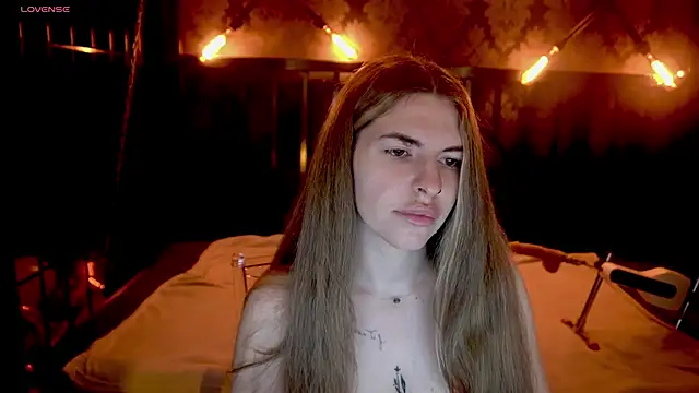 Snapshot of DanielaReign chatting on March 1, 2026, 6:48 am DanielaReign online show from March 1, 2026, 6:48 am