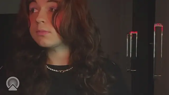 Snapshot of JanaLicious04 chatting on December 17, 2025, 9:54 pm JanaLicious04 online show from December 17, 2025, 9:54 pm