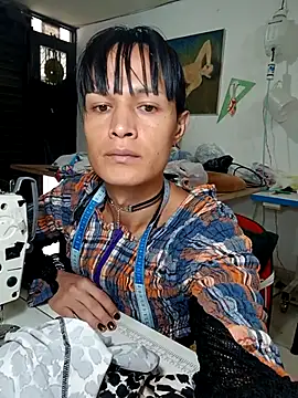 PaulinaLondra2 online show from November 13, 2025, 2:27 pm