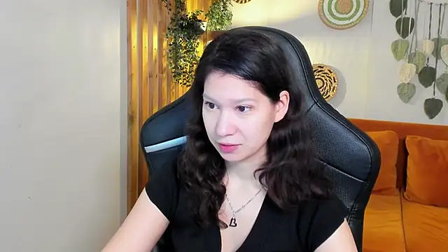 SaraDenars online show from November 13, 2025, 5:28 am