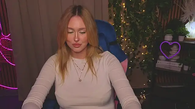 Snapshot of VickieHubbard chatting on December 18, 2025, 10:21 am VickieHubbard online show from December 18, 2025, 10:21 am