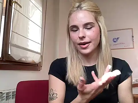 skychloe online show from November 4, 2025, 2:05 pm