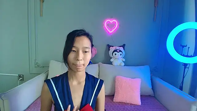 lihnpham online show from December 3, 2025, 3:25 am