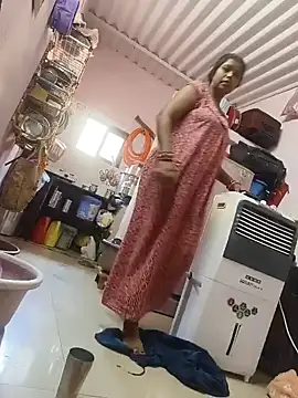 Snapshot of Lailamajnu1996 chatting on February 22, 2026, 4:46 am Lailamajnu1996 online show from February 22, 2026, 4:46 am