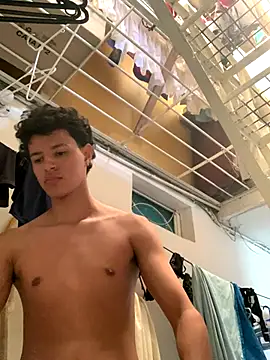 Snapshot of santicastroles chatting on November 8, 2025, 5:56 pm santicastroles online show from November 8, 2025, 5:56 pm