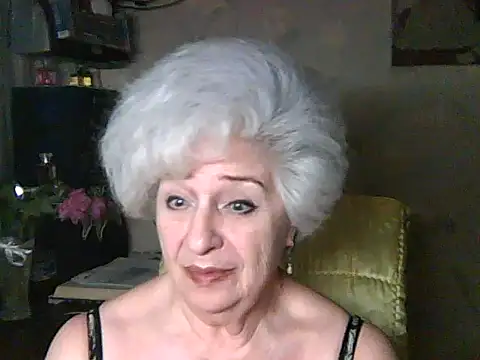 Snapshot of ValeriaKroww chatting on June 14, 2026, 5:04 pm ValeriaKroww online show from June 14, 2026, 5:04 pm