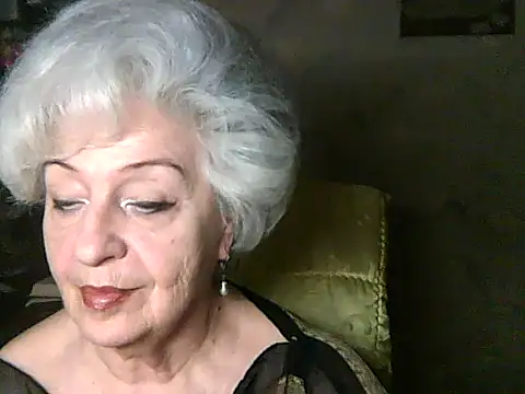 Snapshot of ValeriaKroww chatting on June 17, 2026, 7:04 pm ValeriaKroww online show from June 17, 2026, 7:04 pm