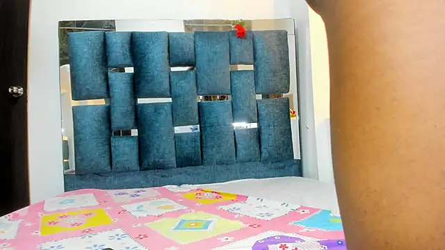 Snapshot of Jazmin040 chatting on November 12, 2025, 1:00 pm Jazmin040 online show from November 12, 2025, 1:00 pm