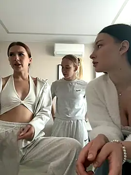 MelissaPinkiss online show from November 21, 2025, 11:42 am