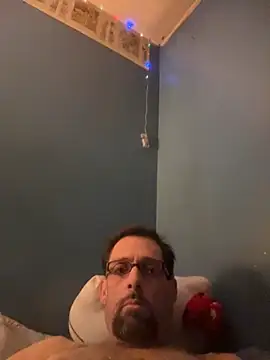 biggdaddyandqueenn online show from December 1, 2025, 8:08 am