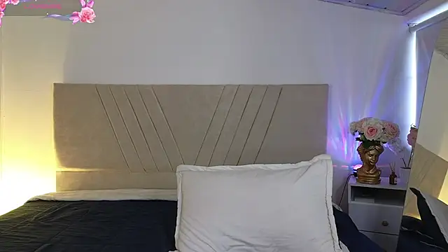 Snapshot of NatashaBlade_ chatting on December 17, 2025, 12:00 pm NatashaBlade online show from December 17, 2025, 12:00 pm