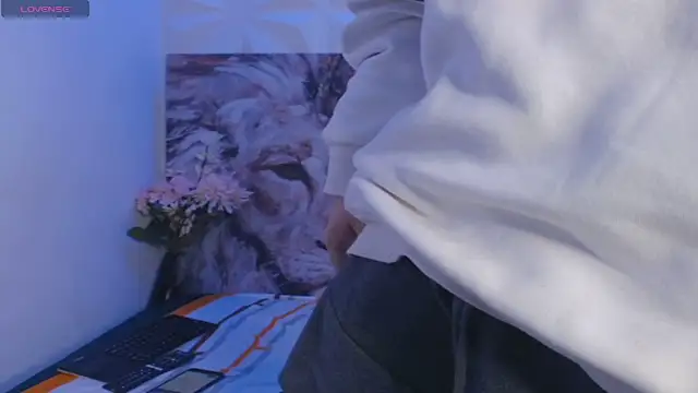 Snapshot of Oliver_paris chatting on November 16, 2025, 4:40 am Oliver paris online show from November 16, 2025, 4:40 am