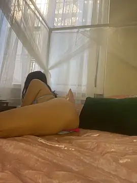 baeezzyy online show from November 4, 2025, 2:49 pm