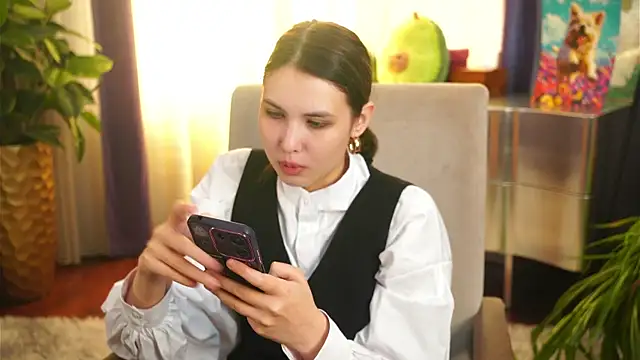 Snapshot of JanyceGrzyb chatting on November 4, 2025, 4:00 am JanyceGrzyb online show from November 4, 2025, 4:00 am