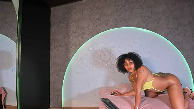 Snapshot of Shanelsmith chatting on February 19, 2026, 10:17 pm Shanelsmith online show from February 19, 2026, 10:17 pm