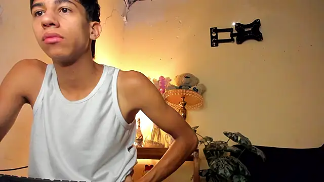 lucian davii online show from December 5, 2025, 2:36 pm