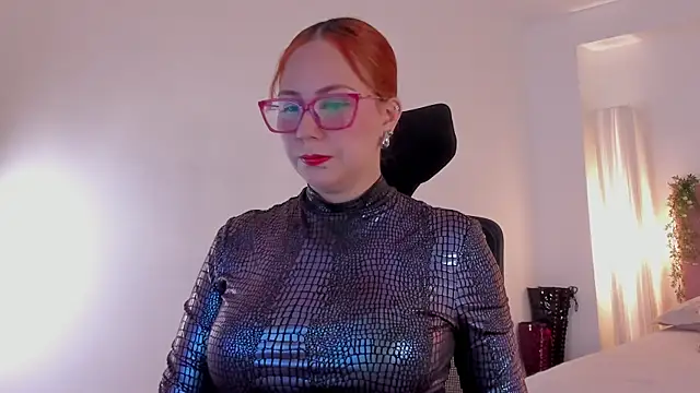 MistressErza online show from June 16, 2026, 7:05 pm