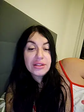 Snapshot of Julianneloreen chatting on November 5, 2025, 5:02 pm Julianneloreen online show from November 5, 2025, 5:02 pm