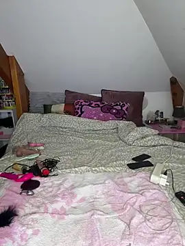 vanille13r online show from March 18, 2026, 6:11 pm