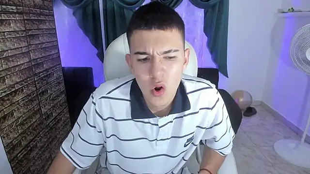 Aleck Boy online show from November 25, 2025, 7:47 pm