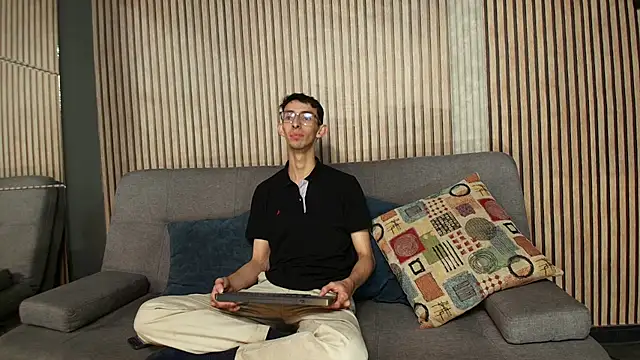 ZyroNight online show from November 13, 2025, 11:25 pm