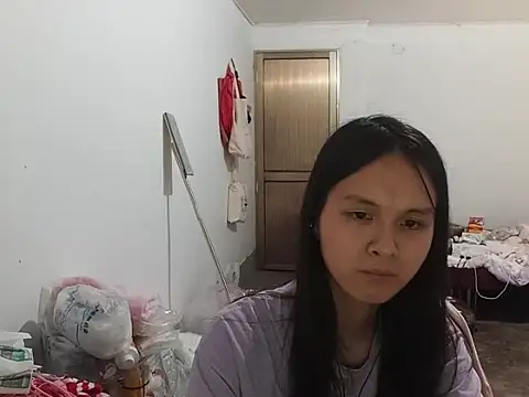 Snapshot of RebelAura chatting on May 16, 2026, 11:42 am RebelAura online show from May 16, 2026, 11:42 am