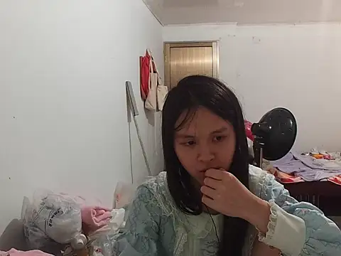 Snapshot of RebelAura chatting on June 1, 2026, 12:29 pm RebelAura online show from June 1, 2026, 12:29 pm