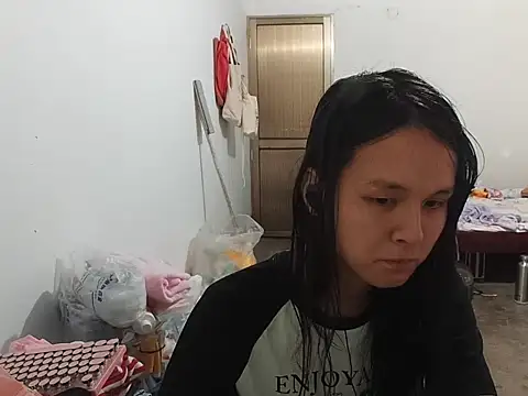 Snapshot of RebelAura chatting on June 7, 2026, 4:11 pm RebelAura online show from June 7, 2026, 4:11 pm