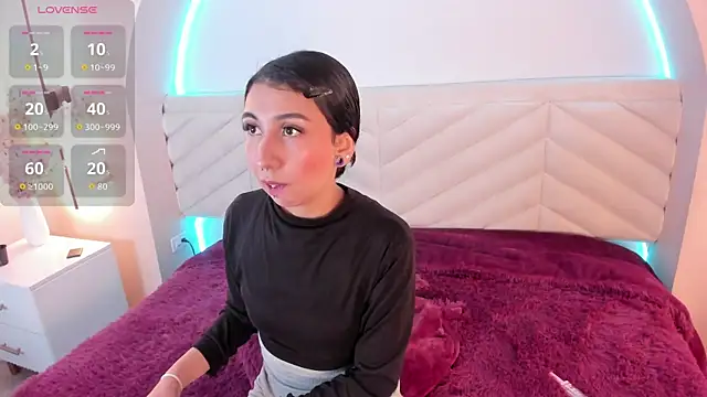 Isabella Crofts online show from April 2, 2026, 3:04 am