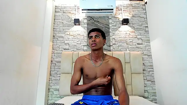 XAVI LEE online show from December 17, 2025, 7:42 pm