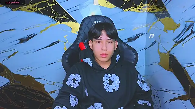 Suarezz10  online show from November 6, 2025, 11:44 am