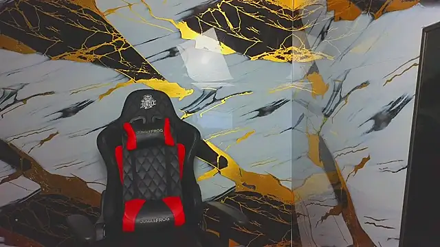 Suarezz10  online show from November 17, 2025, 5:19 pm